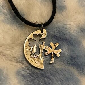 Hobo Coin Pendant Carved Quarter with lucky clover